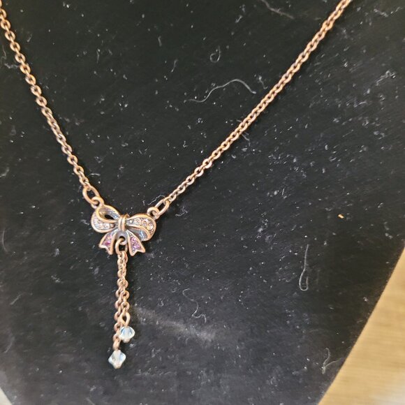 Jewelry - Dainty bow necklace